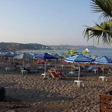 Bright Star Apartahotel